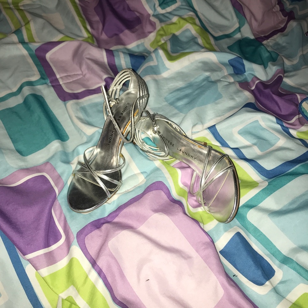 Silver heels - Picture 4 of 8